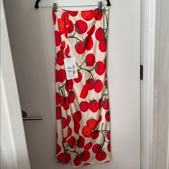 Never Fully Dressed tomato print satin maxi skirt in cream NWT - Picture 5 of 7